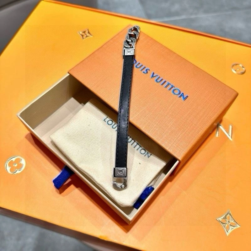 Louis Vuitton Bracelets Stylish 256675