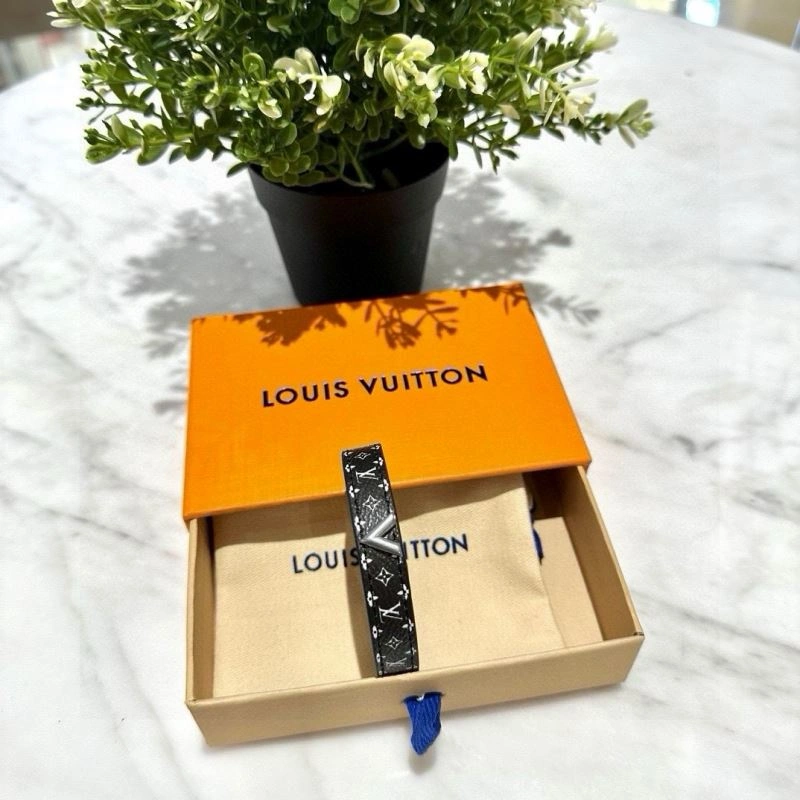 FlexibleFit Louis Vuitton Bracelets 256685