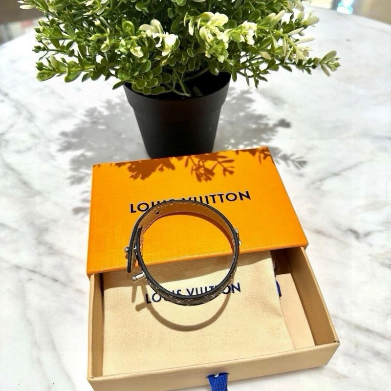 FlexibleFit Louis Vuitton Bracelets 256685