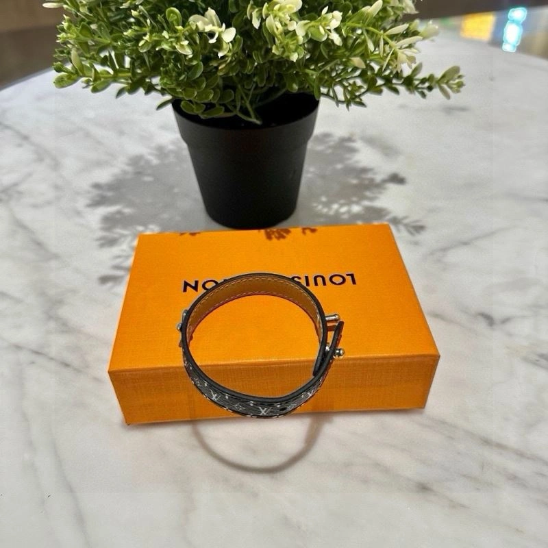 FlexibleFit Louis Vuitton Bracelets 256685