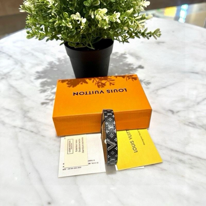 FlexibleFit Louis Vuitton Bracelets 256685