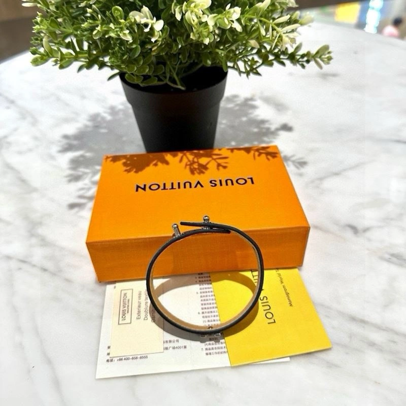 FlexibleFit Louis Vuitton Bracelets 256685