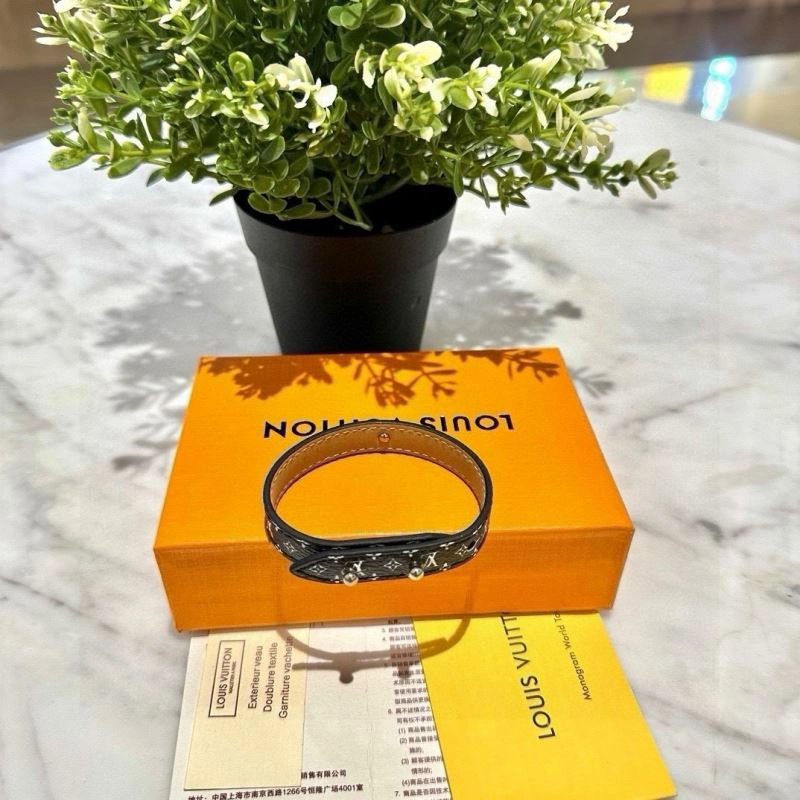 FlexibleFit Louis Vuitton Bracelets 256685