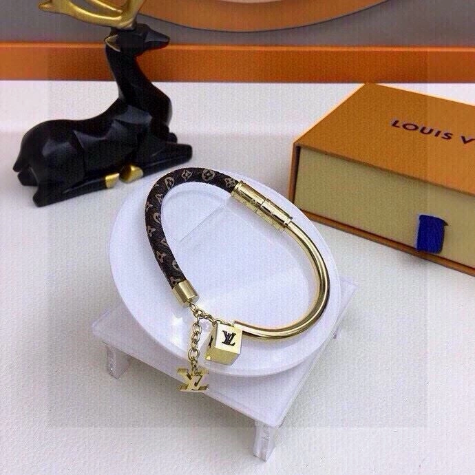 RelaxedFit Louis Vuitton Bracelets 256666