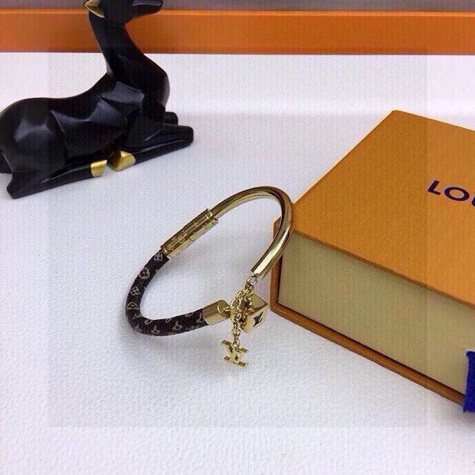 RelaxedFit Louis Vuitton Bracelets 256666