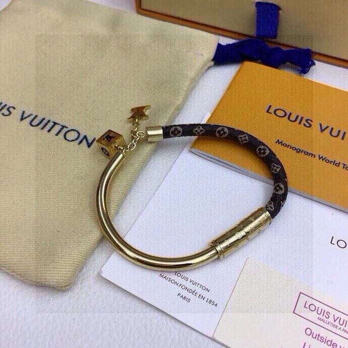 RelaxedFit Louis Vuitton Bracelets 256666