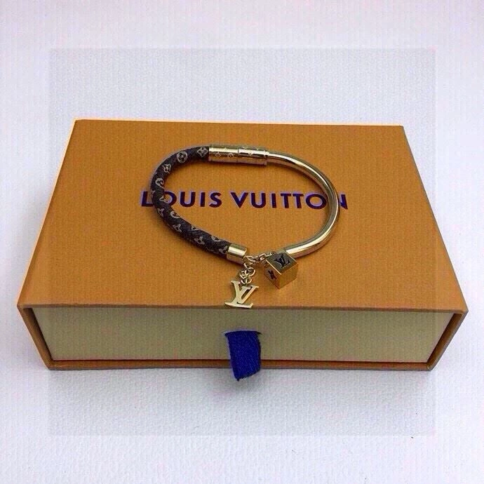 RelaxedFit Louis Vuitton Bracelets 256666
