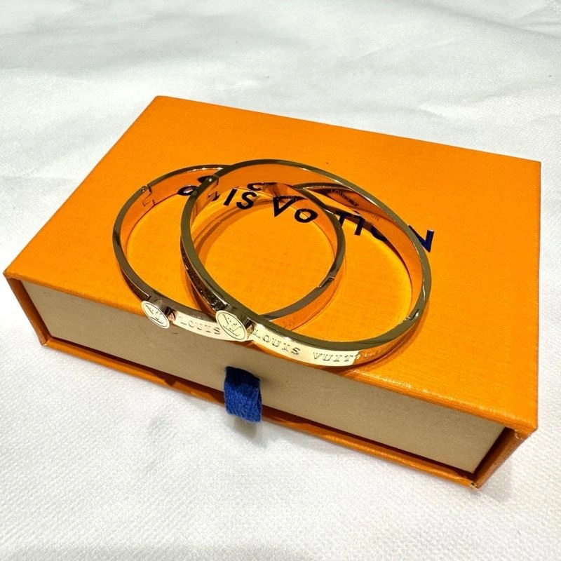 Minimalist Louis Vuitton Bracelets 256657