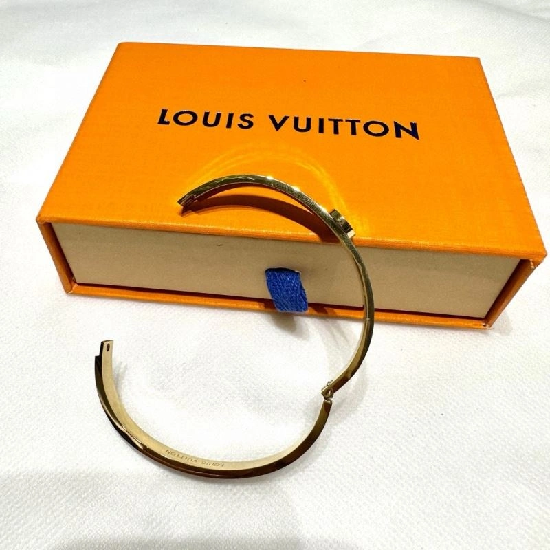 Minimalist Louis Vuitton Bracelets 256657