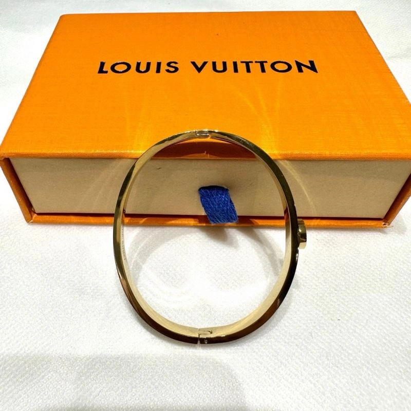 Minimalist Louis Vuitton Bracelets 256657