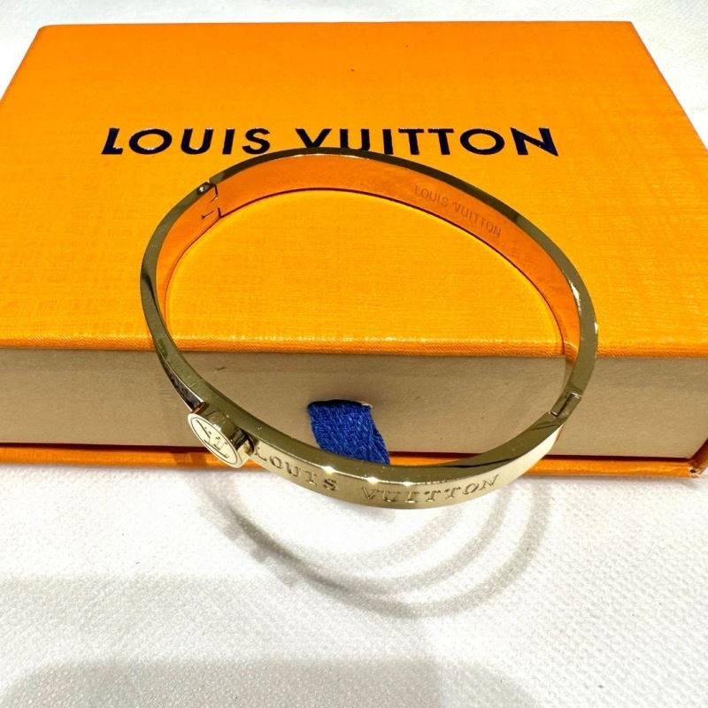 Minimalist Louis Vuitton Bracelets 256657