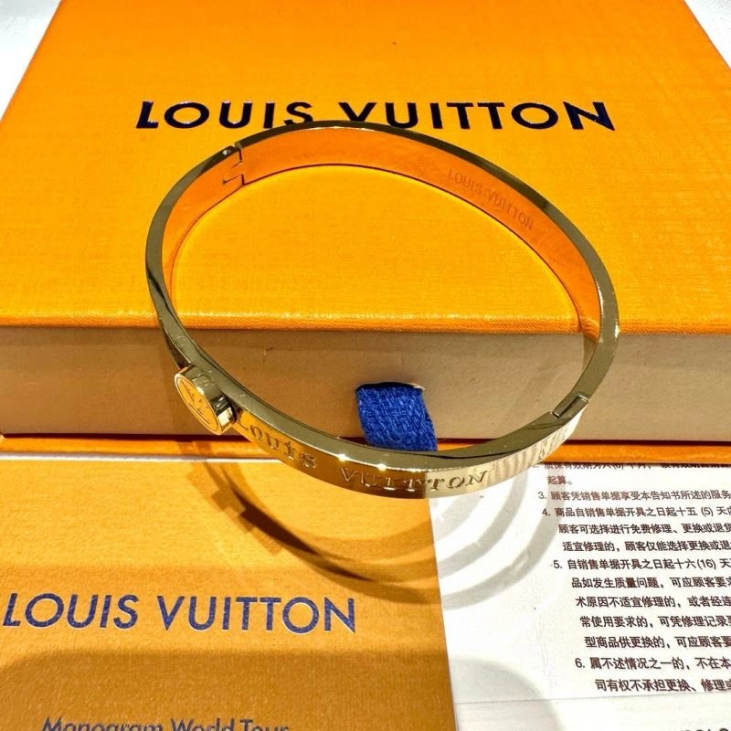 Minimalist Louis Vuitton Bracelets 256657