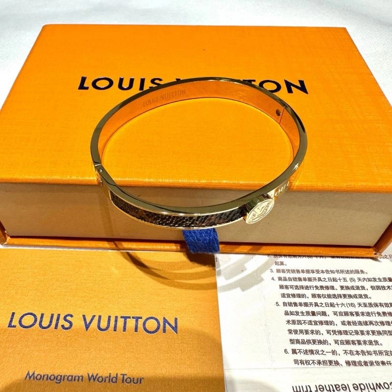 Minimalist Louis Vuitton Bracelets 256657