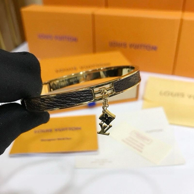 Breathable Louis Vuitton Bracelets 256684