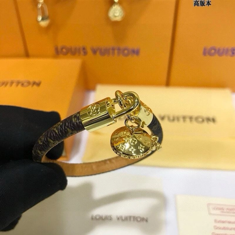 TravelReady Louis Vuitton Bracelets 256664