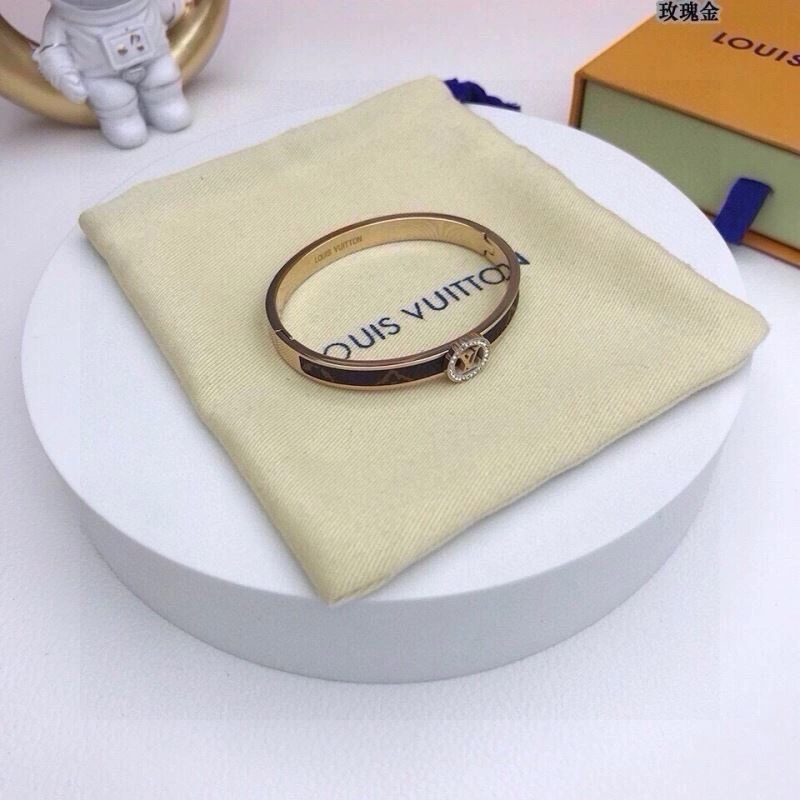 Fashionable Louis Vuitton Bracelets 256677