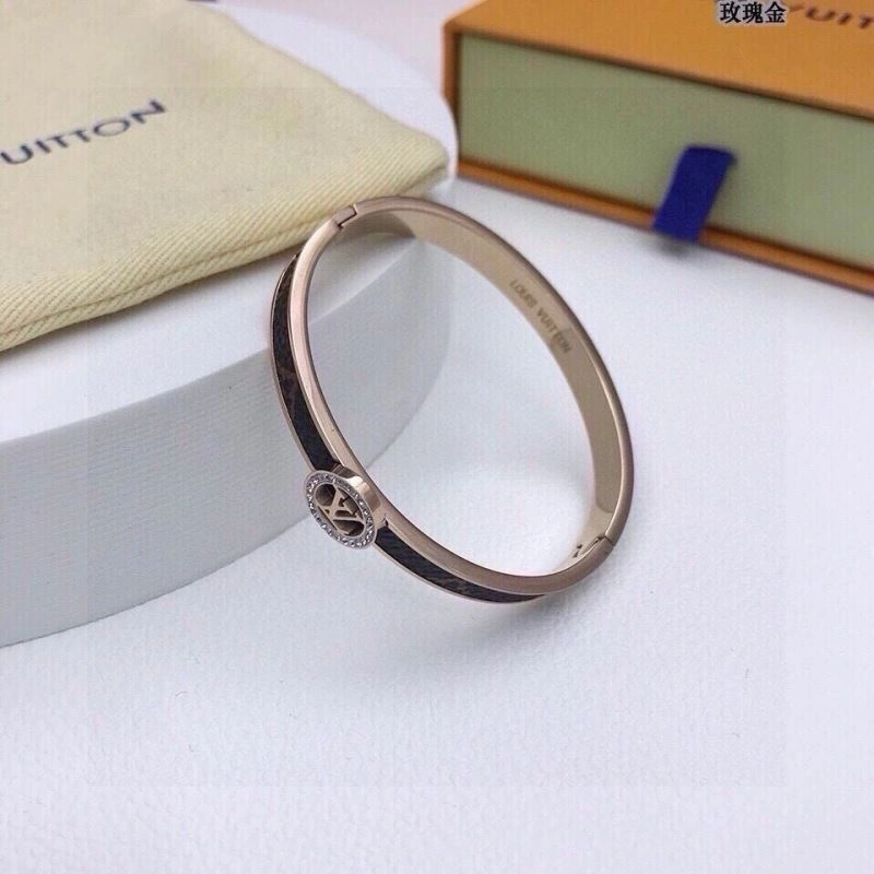 Fashionable Louis Vuitton Bracelets 256677