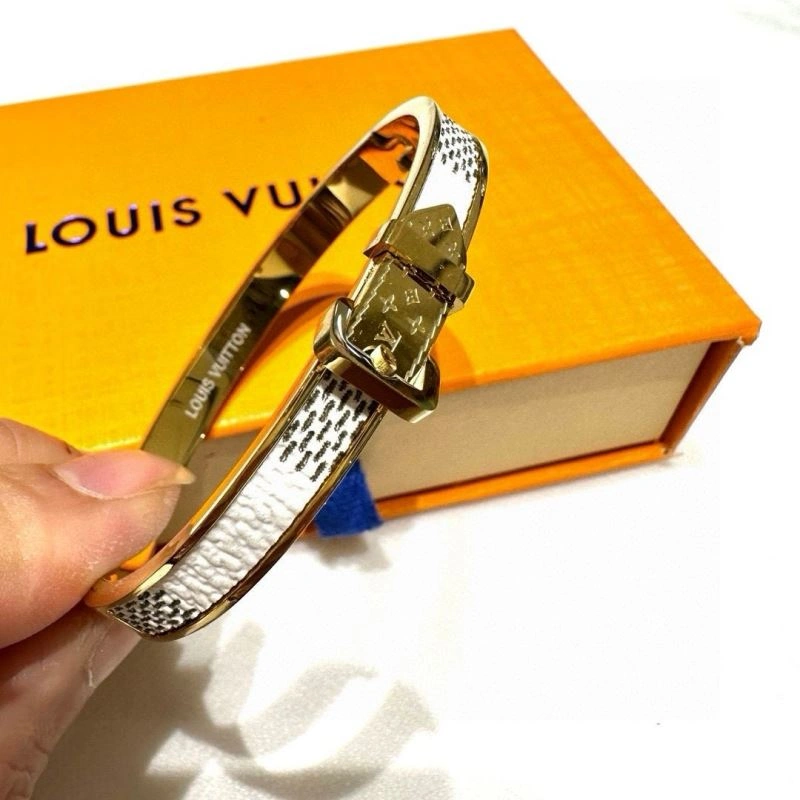 UrbanChic Louis Vuitton Bracelets 256668