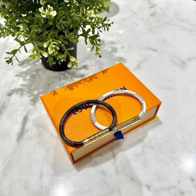SoftTouch Louis Vuitton Bracelets 256656