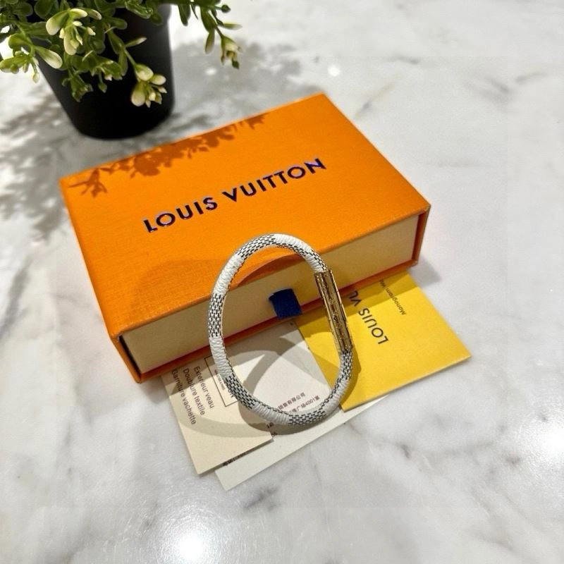 SoftTouch Louis Vuitton Bracelets 256656