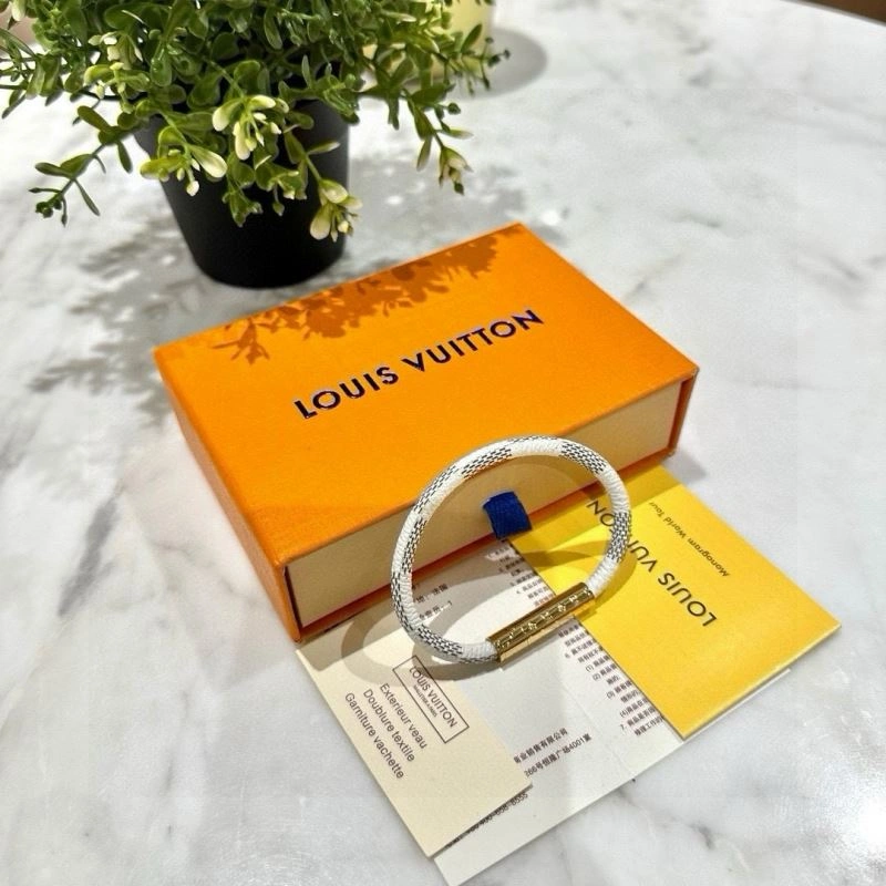 SoftTouch Louis Vuitton Bracelets 256656