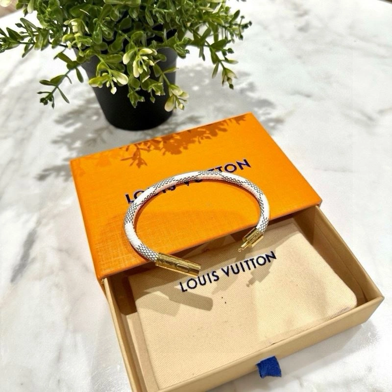 SoftTouch Louis Vuitton Bracelets 256656