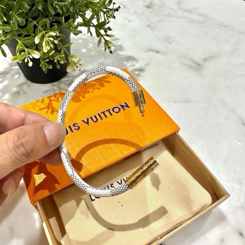 SoftTouch Louis Vuitton Bracelets 256656