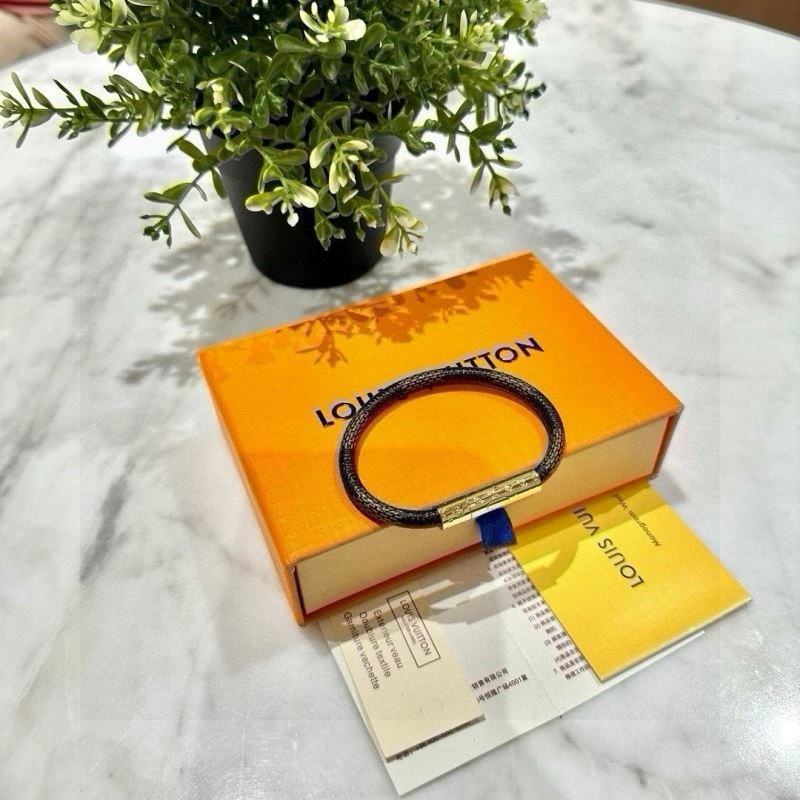 Louis Vuitton Bracelets ZipUp 256665