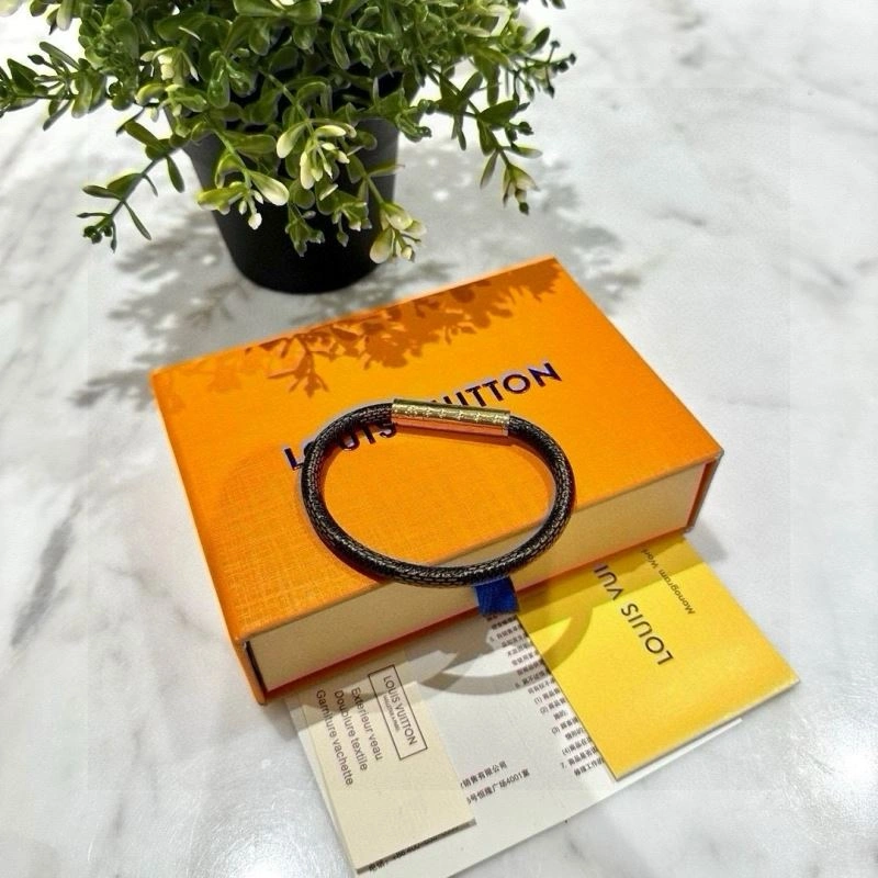 Louis Vuitton Bracelets ZipUp 256665