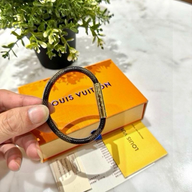 Louis Vuitton Bracelets ZipUp 256665