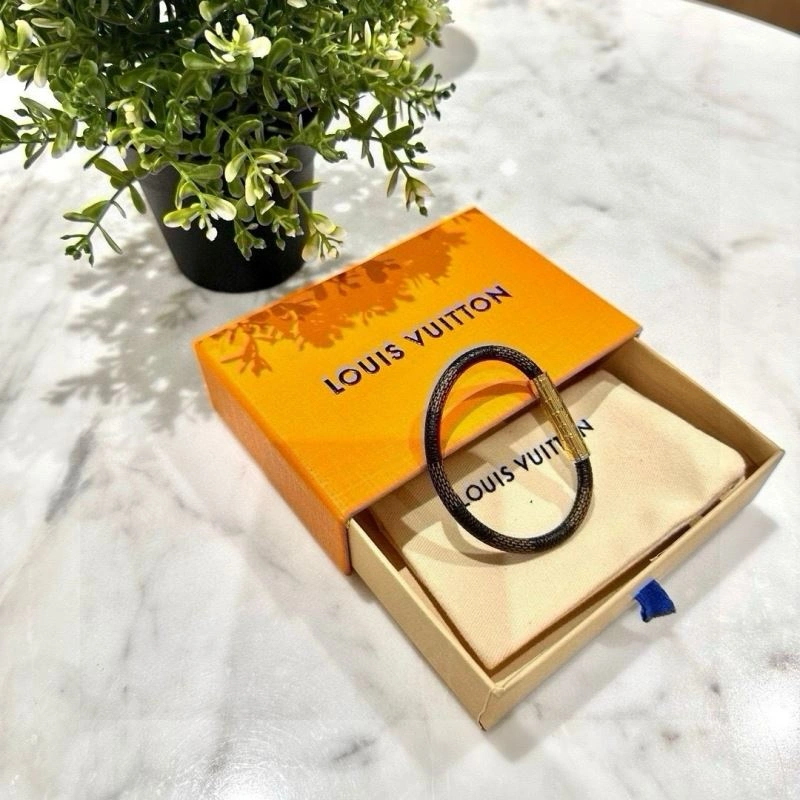 Louis Vuitton Bracelets ZipUp 256665