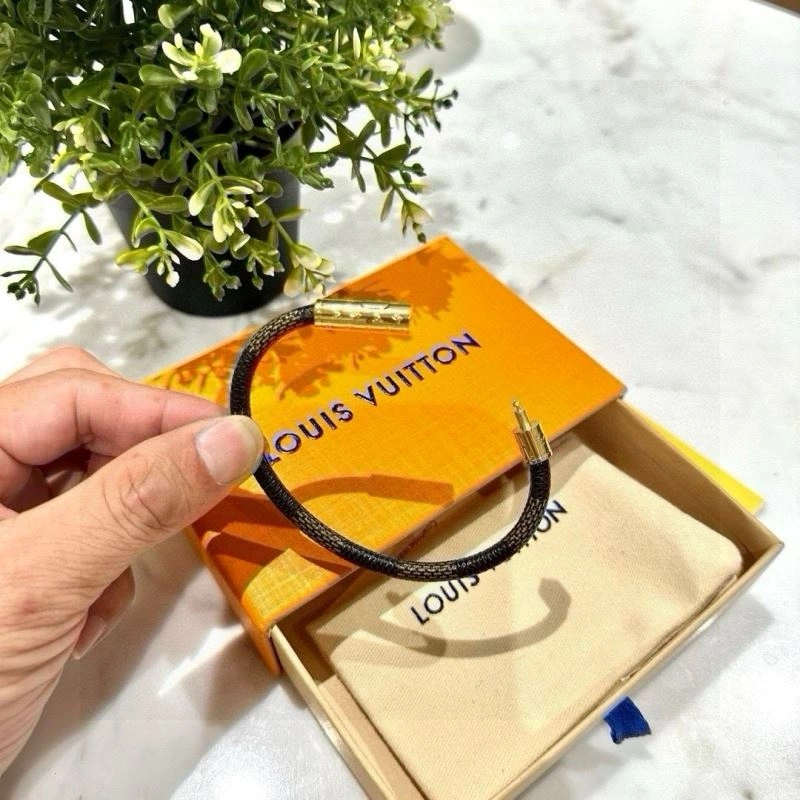 Louis Vuitton Bracelets ZipUp 256665