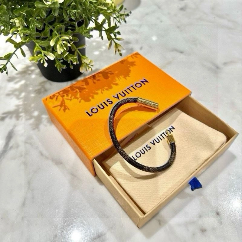 Louis Vuitton Bracelets ZipUp 256665