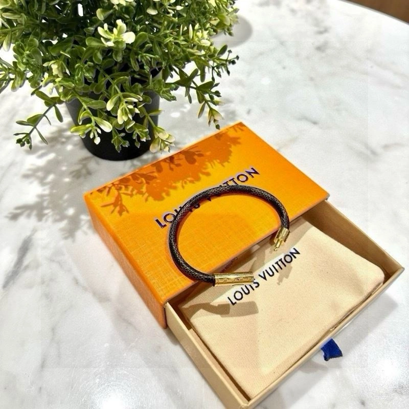 Louis Vuitton Bracelets ZipUp 256665
