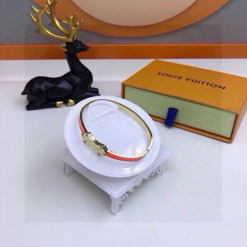 Louis Vuitton Bracelets Sleek 256673
