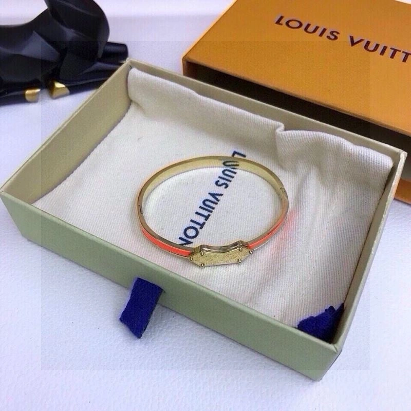 Louis Vuitton Bracelets Sleek 256673