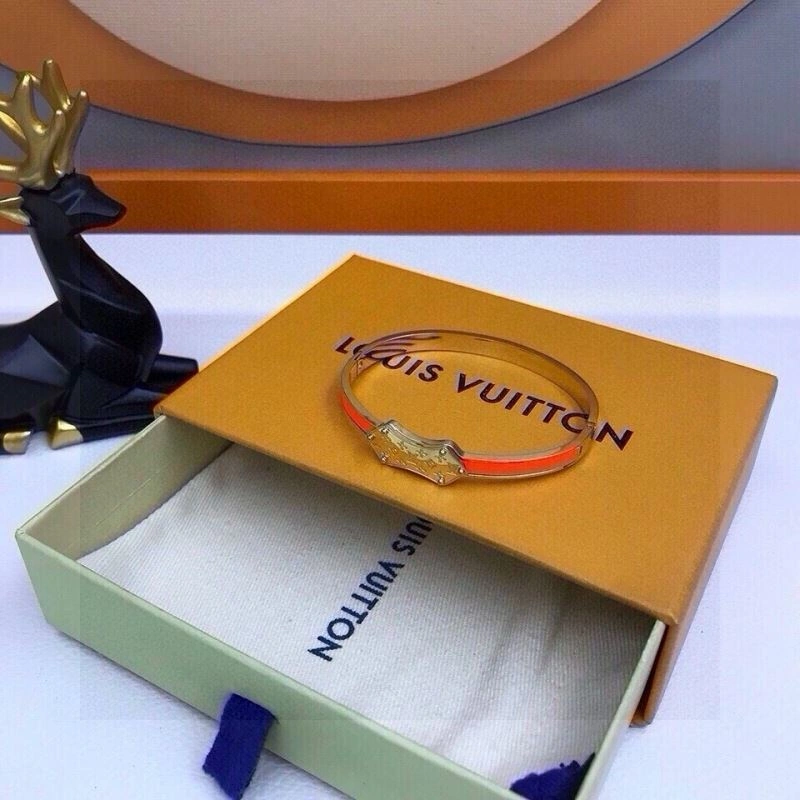 Louis Vuitton Bracelets Sleek 256673