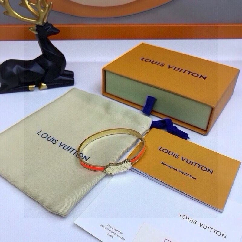 Louis Vuitton Bracelets Sleek 256673