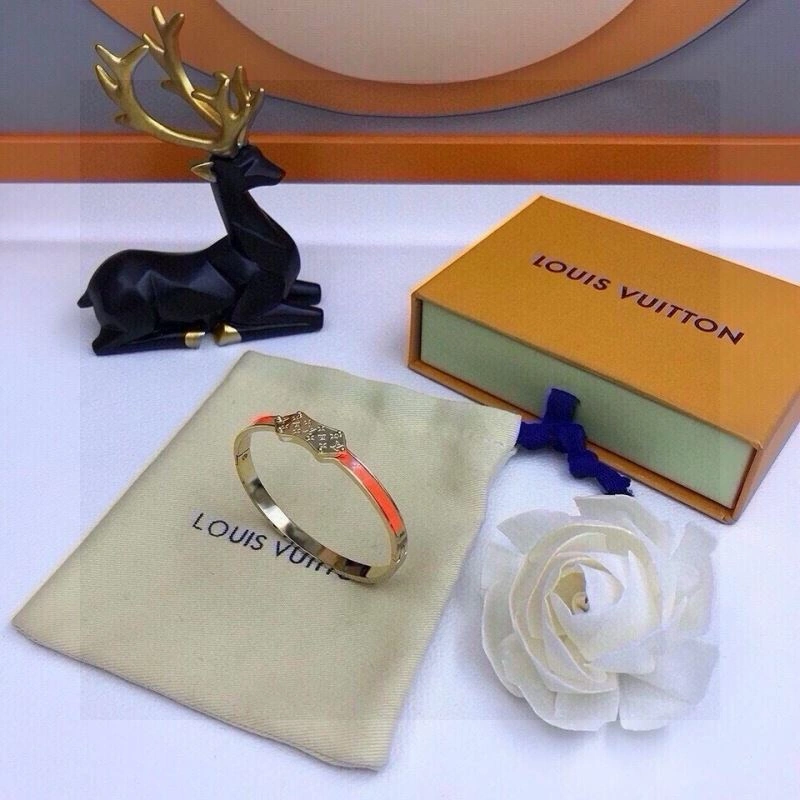 Louis Vuitton Bracelets Sleek 256673