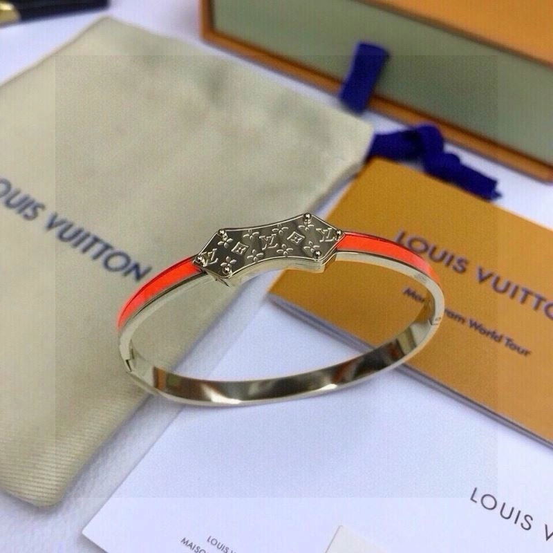 Louis Vuitton Bracelets Sleek 256673