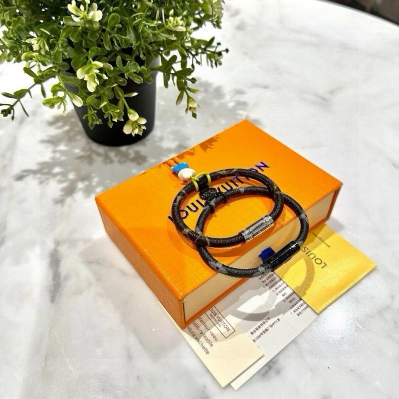 Bold Louis Vuitton Bracelets 256645