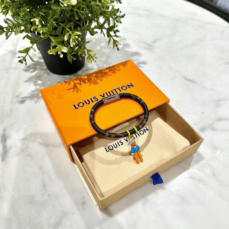 Bold Louis Vuitton Bracelets 256645