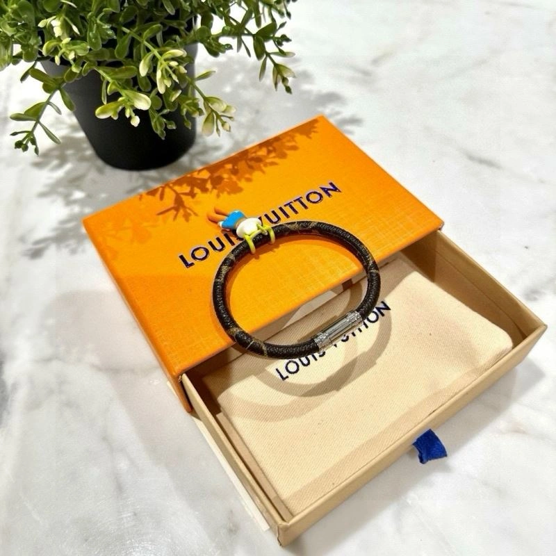 Bold Louis Vuitton Bracelets 256645