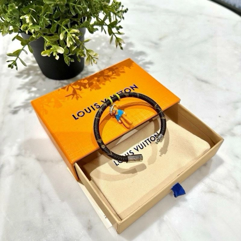 Bold Louis Vuitton Bracelets 256645