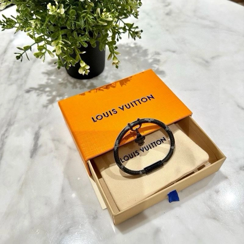 Unisex Louis Vuitton Bracelets 256642