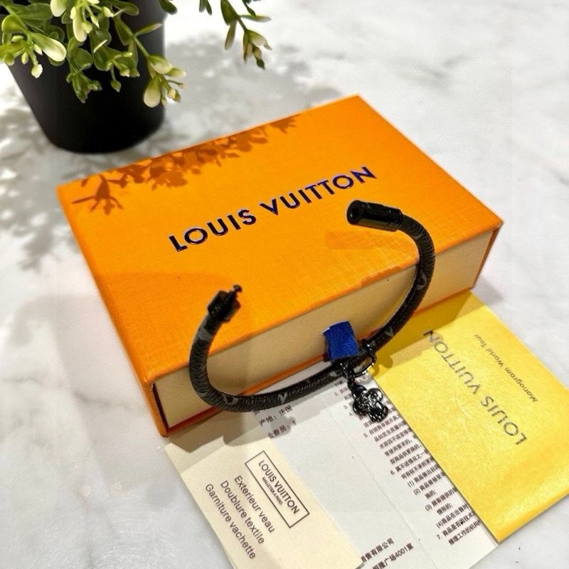 Unisex Louis Vuitton Bracelets 256642