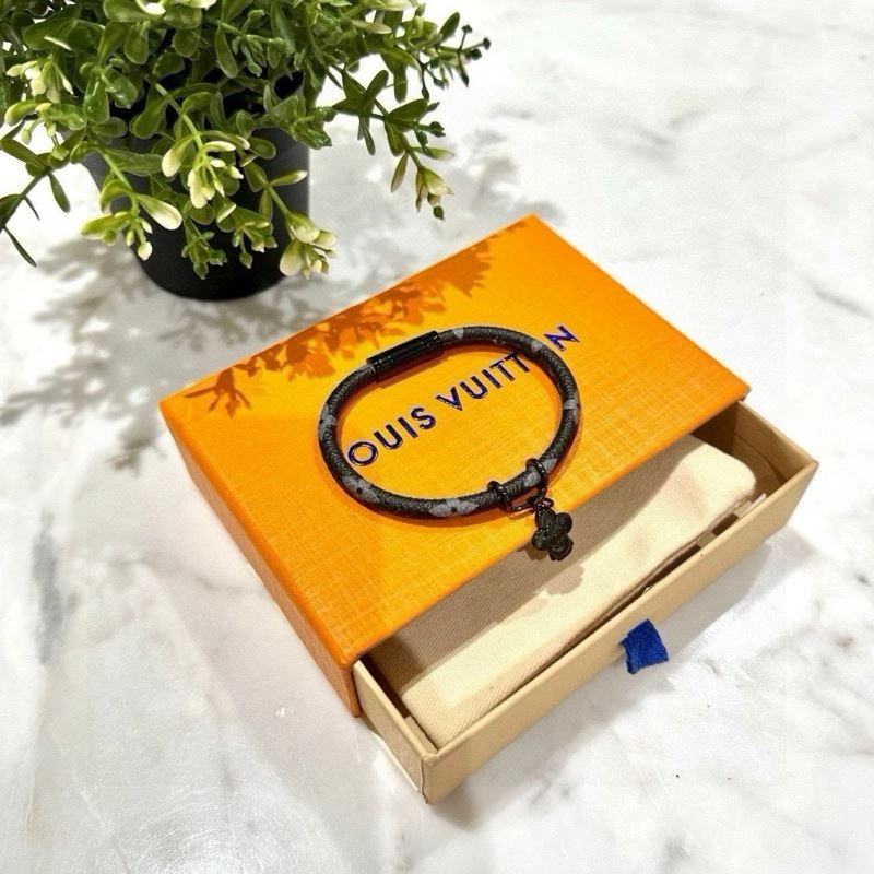 Unisex Louis Vuitton Bracelets 256642
