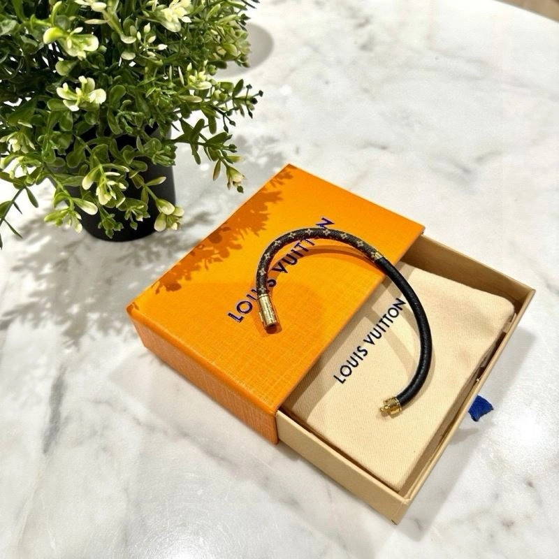 Louis Vuitton Bracelets Durable 256640