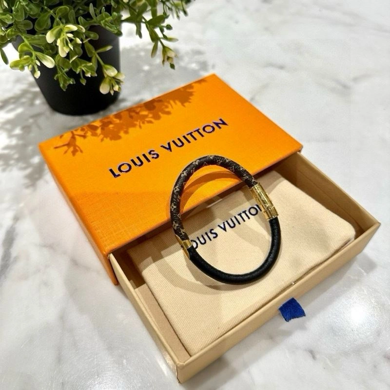 Louis Vuitton Bracelets Durable 256640