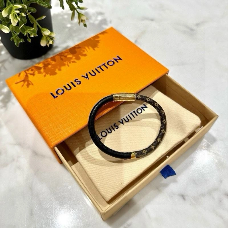 Louis Vuitton Bracelets Durable 256640